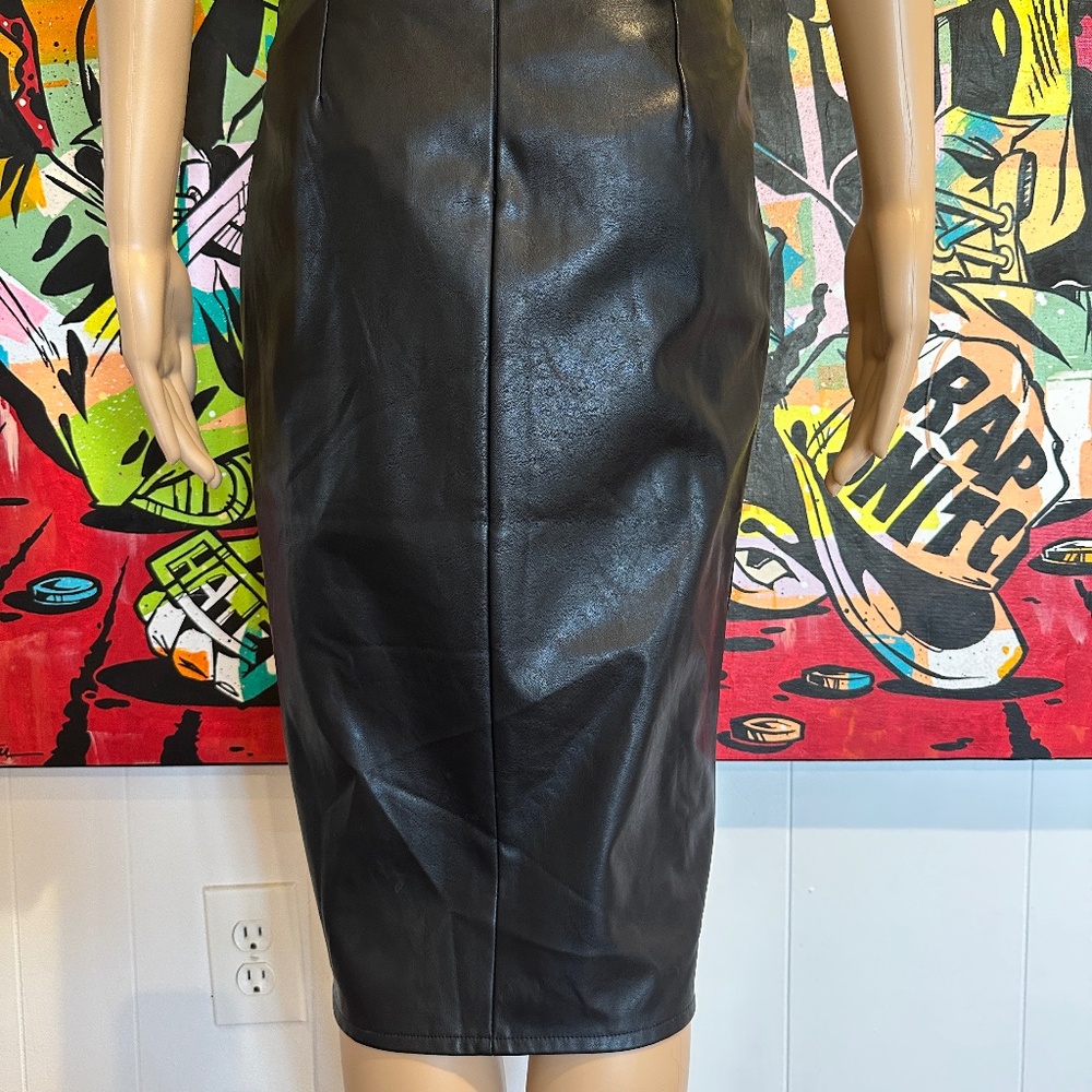 Romeo and Juliet Black Vegan Leather Pencil Skirt with high slit SZ M NWT - Picture 4 of 4